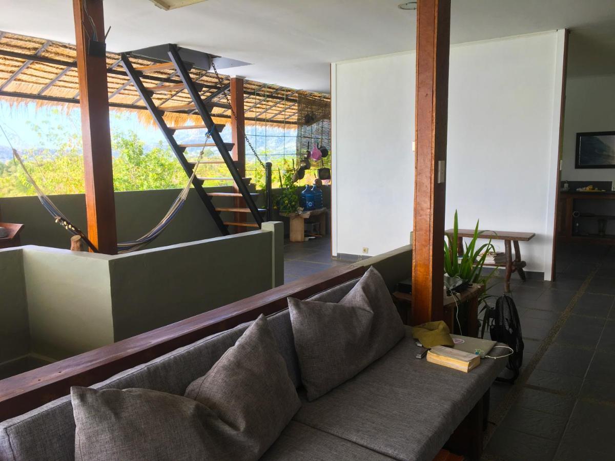 Merdeka House Maluk Buitenkant foto