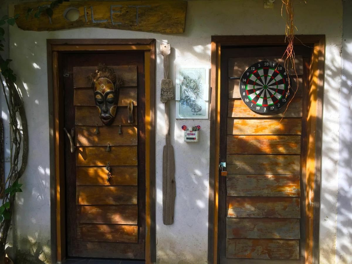 Merdeka House Maluk Buitenkant foto