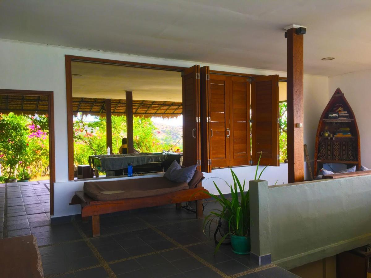 Merdeka House Maluk Buitenkant foto