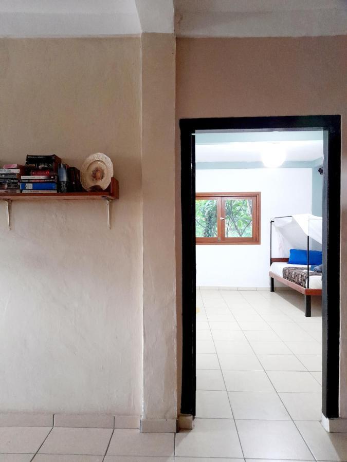 Merdeka House Maluk Buitenkant foto