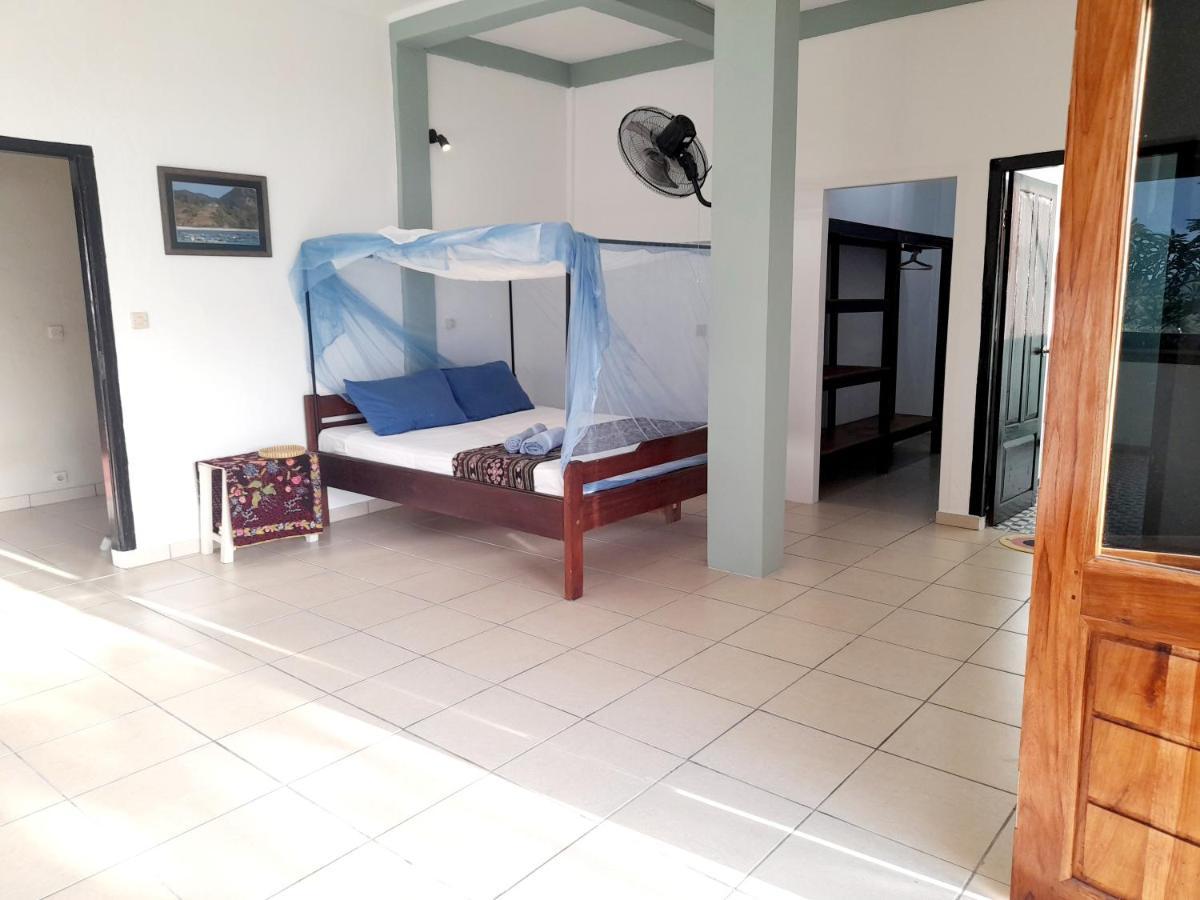 Merdeka House Maluk Buitenkant foto