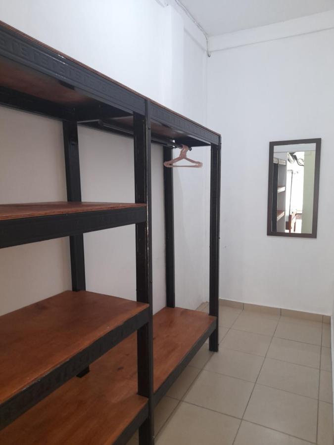 Merdeka House Maluk Buitenkant foto
