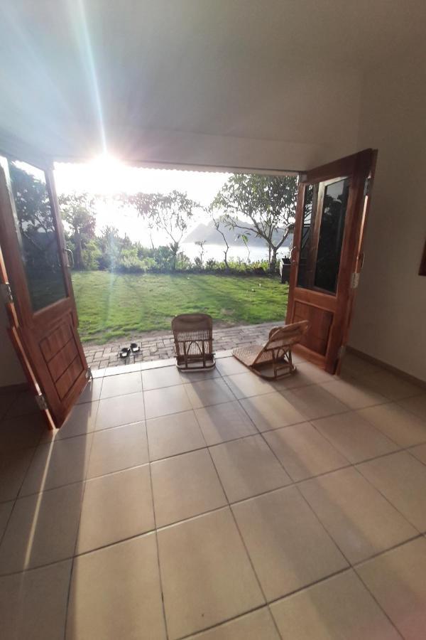 Merdeka House Maluk Buitenkant foto