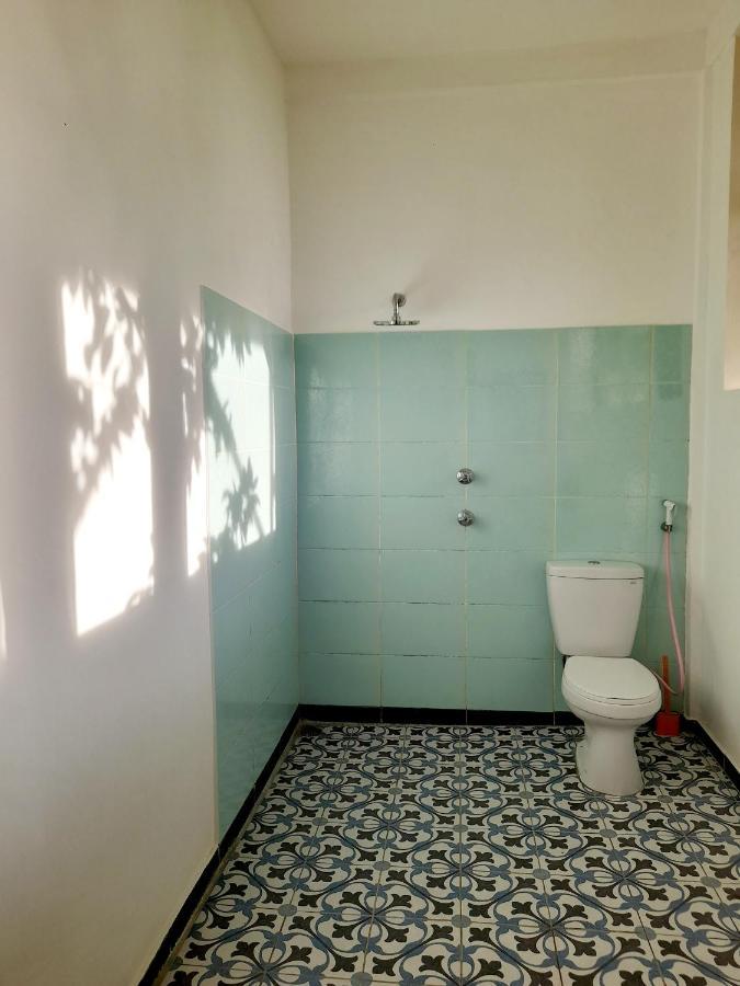 Merdeka House Maluk Buitenkant foto