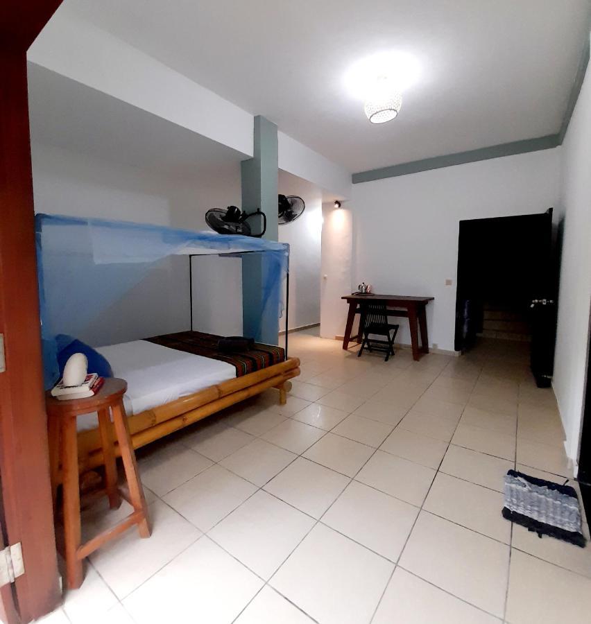 Merdeka House Maluk Buitenkant foto