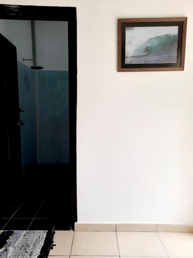 Merdeka House Maluk Buitenkant foto