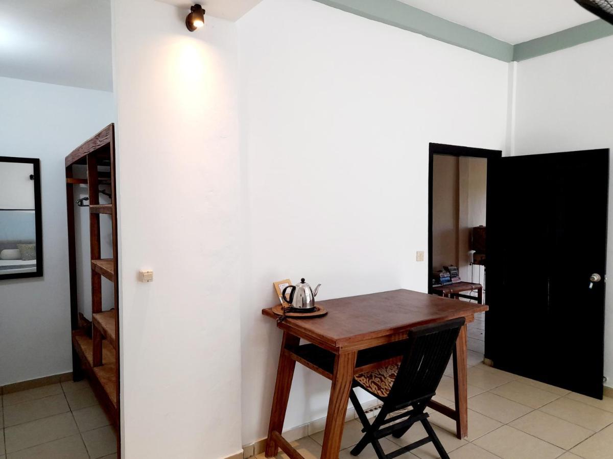 Merdeka House Maluk Buitenkant foto