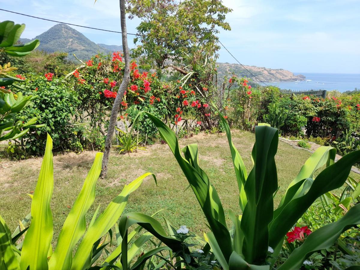 Merdeka House Maluk Buitenkant foto